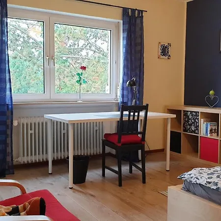Grosszuegige, Helle Mit Gartennutzung Apartment