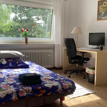 Grosszuegige, Helle Mit Gartennutzung Apartment